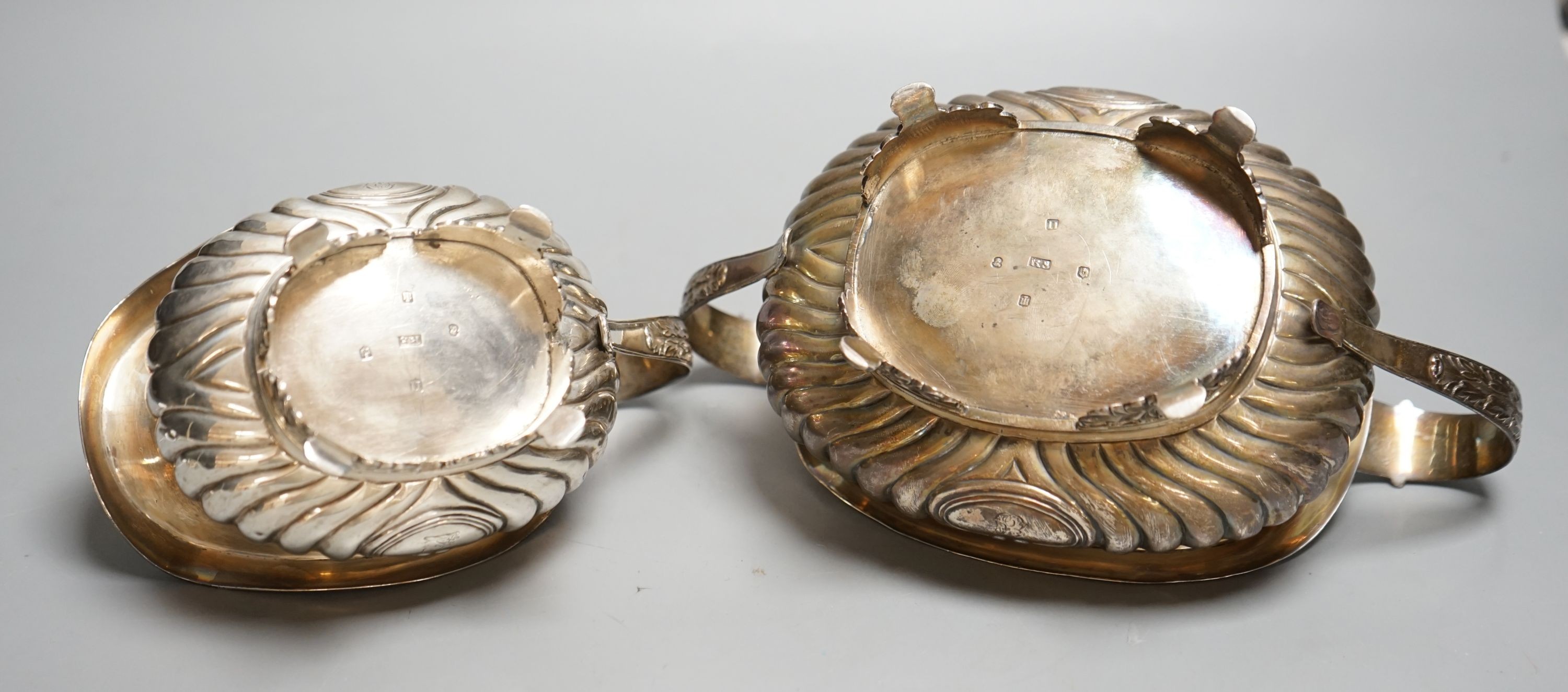 A late George III silver sugar bowl and cream jug, Robert Smeaton, Edinburgh, 1819, gross 19oz.